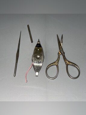 Vintage-Style Sewing Scissors and Needle Threader Set - Silver collectible